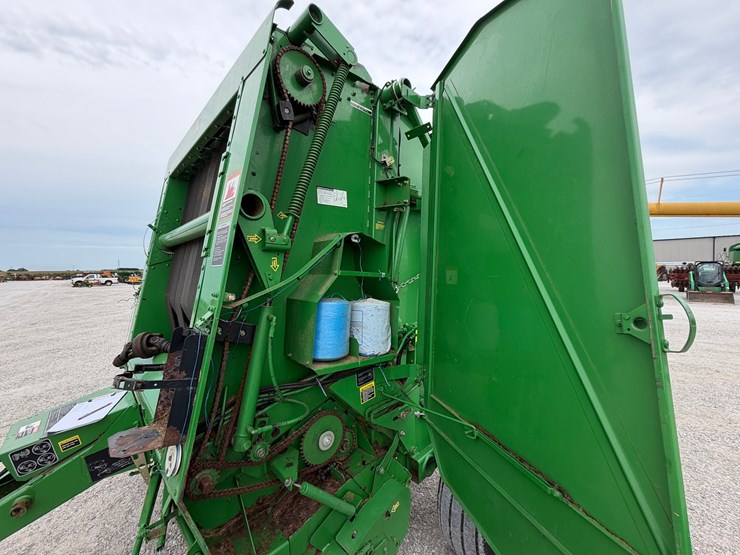 2005-john-deere-567-image-11