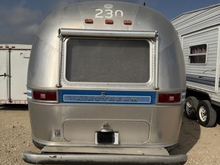 l2--1984-airstream-image-3