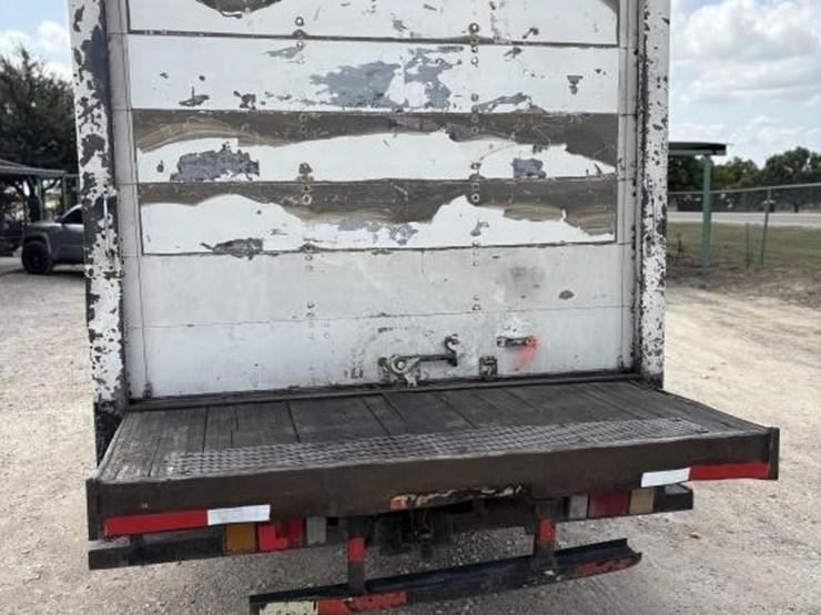 l3---2018-chevrolet-4500-box-truck-image-4