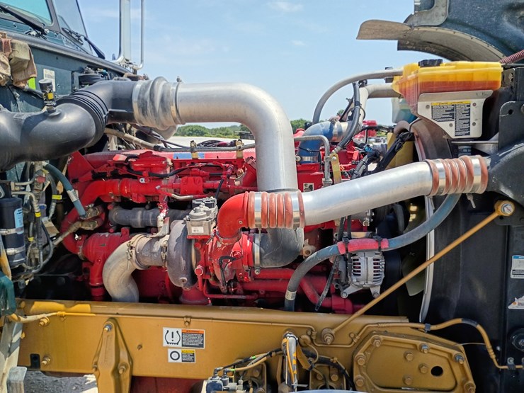 2023-peterbilt-389-image-28