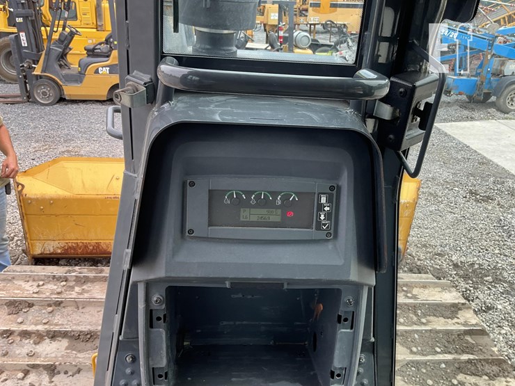 2021-deere-650k-lgp-image-17