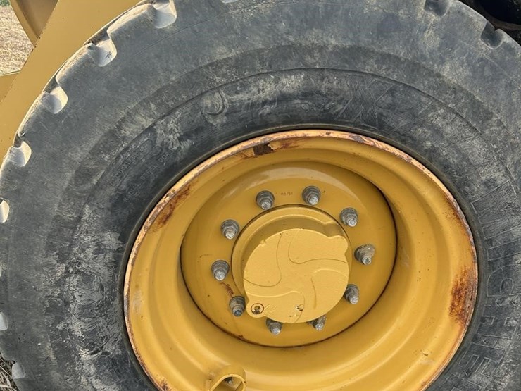 2015-caterpillar-910k-image-8