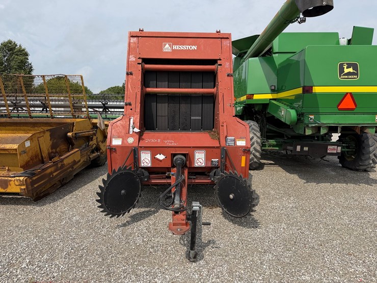 hesston-555t-image-2