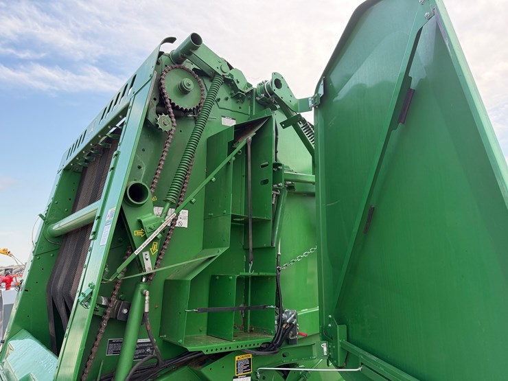 2018-john-deere-560m-image-11
