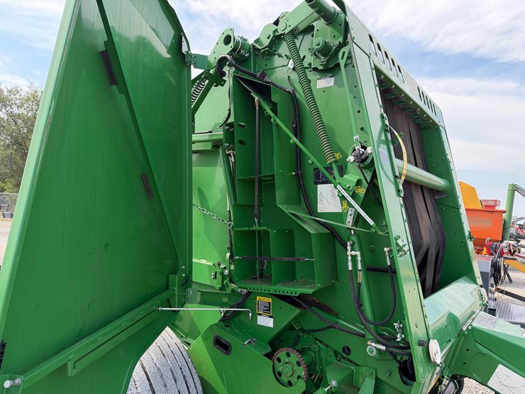 2018-john-deere-560m-image-5