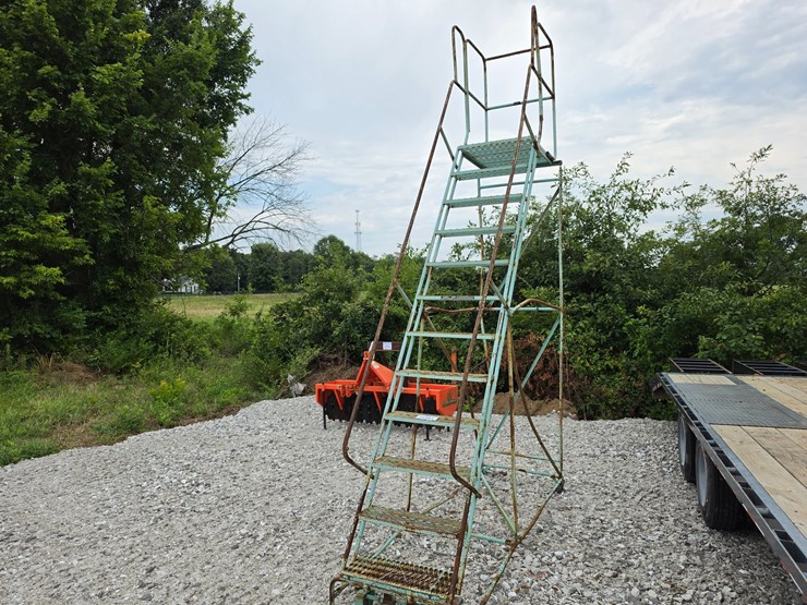 #24161-•-10ft-rolling-ladder-image-1