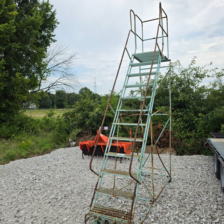 #24161 • 10ft Rolling Ladder