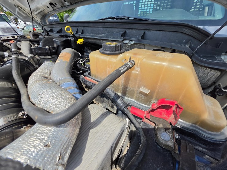 2011-ford-f550-image-28