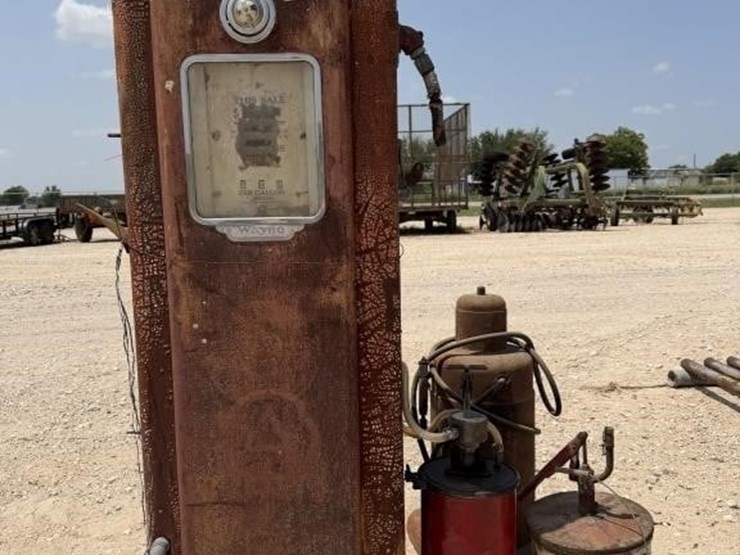 l3-antique-fuel-pump-image-1