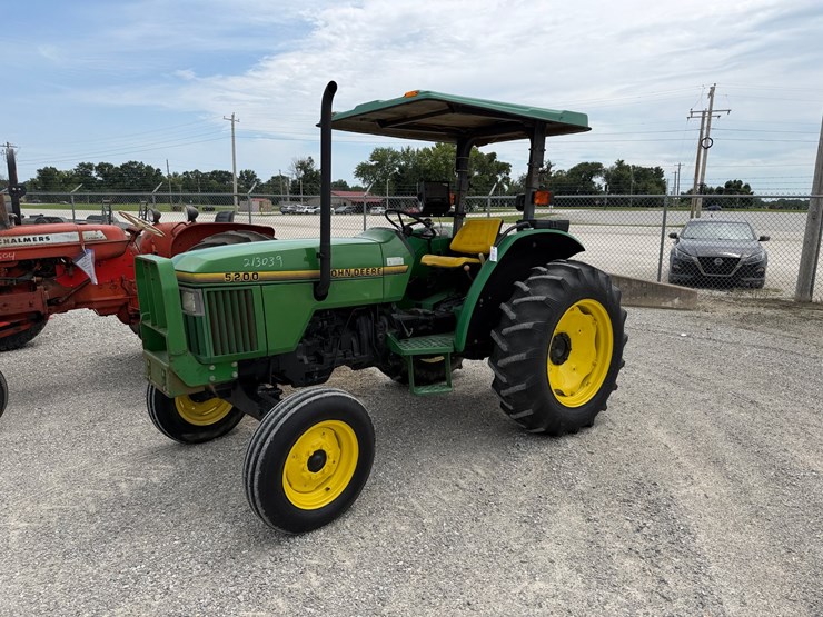 1997-john-deere-5200-image-1