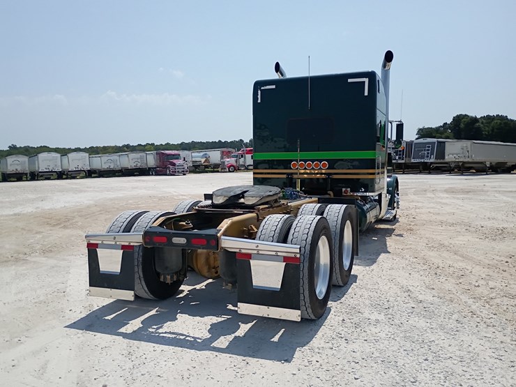 2023-peterbilt-389-image-8