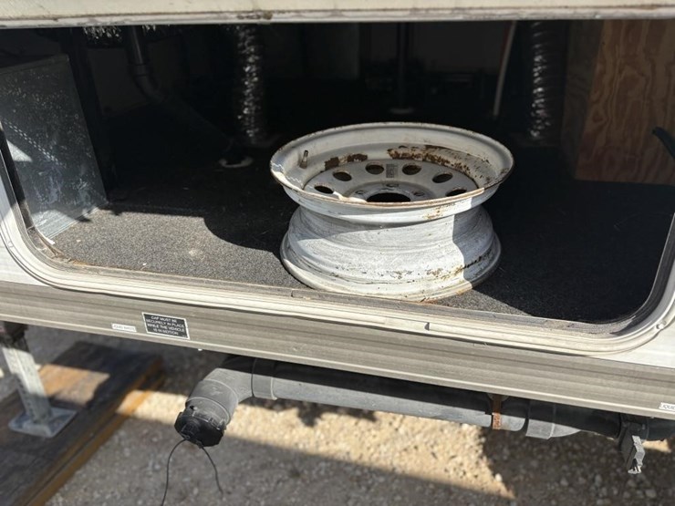 l2--2003-skyl-nomad-camper-image-9