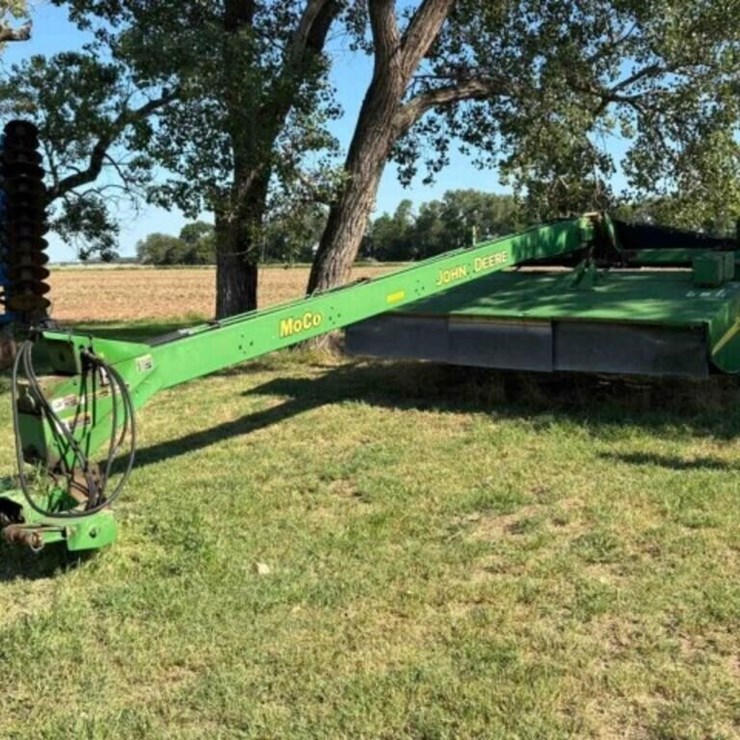JOHN DEERE 946