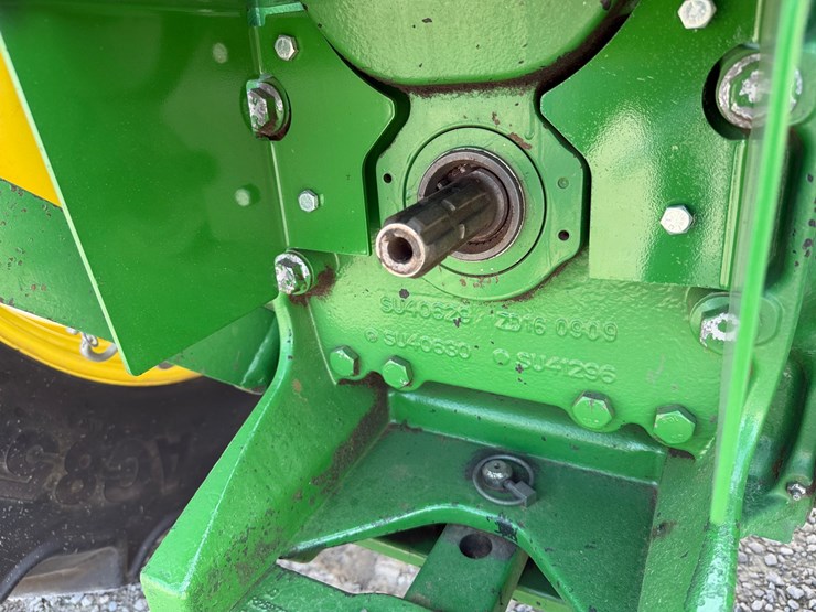2017-john-deere-6105e-image-21