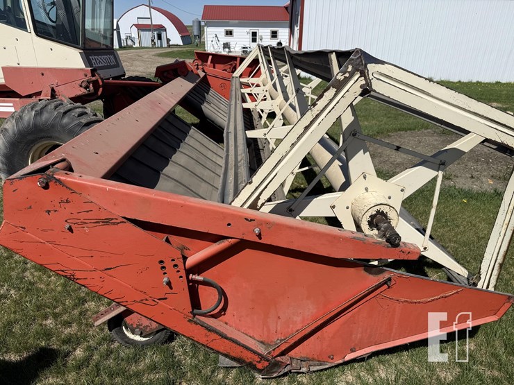 hesston-6400-image-5