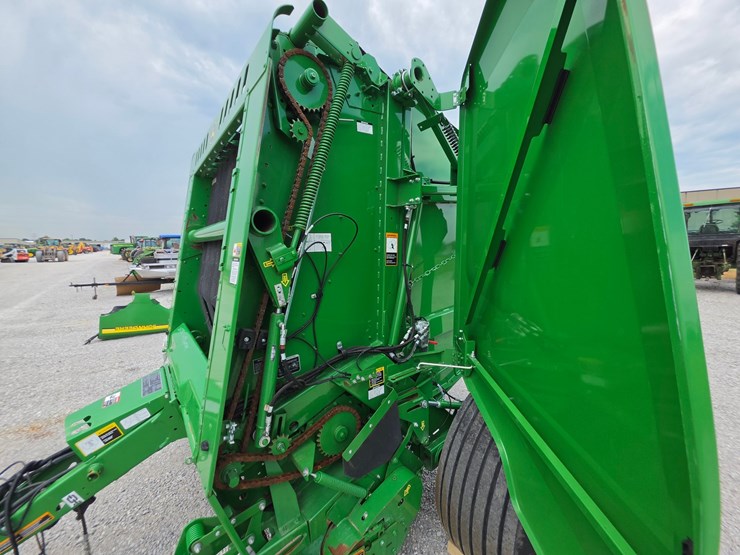 2023-john-deere-560m-image-9