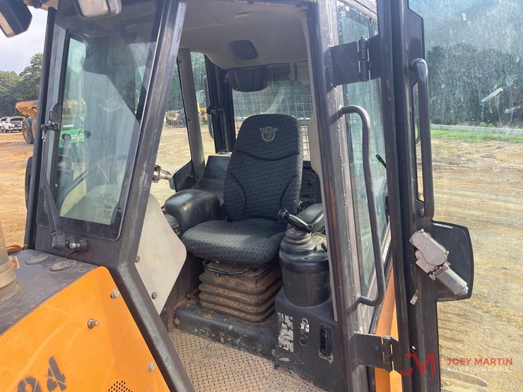 2018-case-750m-wt-image-13