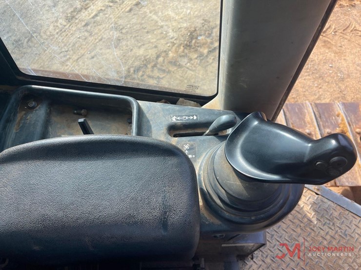 2018-case-750m-wt-image-16
