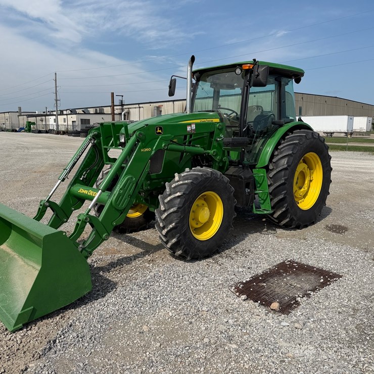 2017 JOHN DEERE 6105E