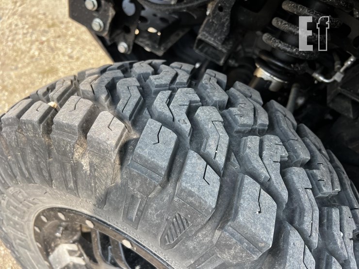 2025-john-deere-gator-xuv-835r-image-19
