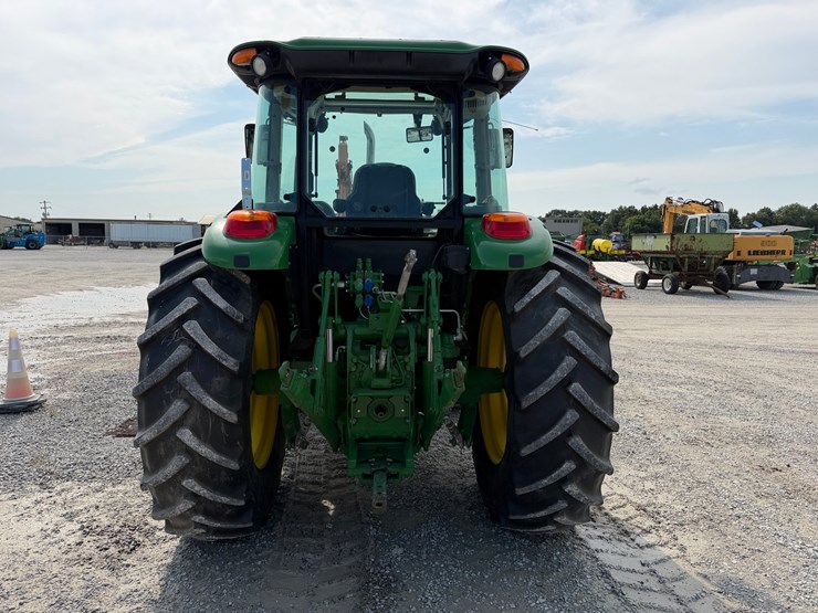 2017-john-deere-6105e-image-18