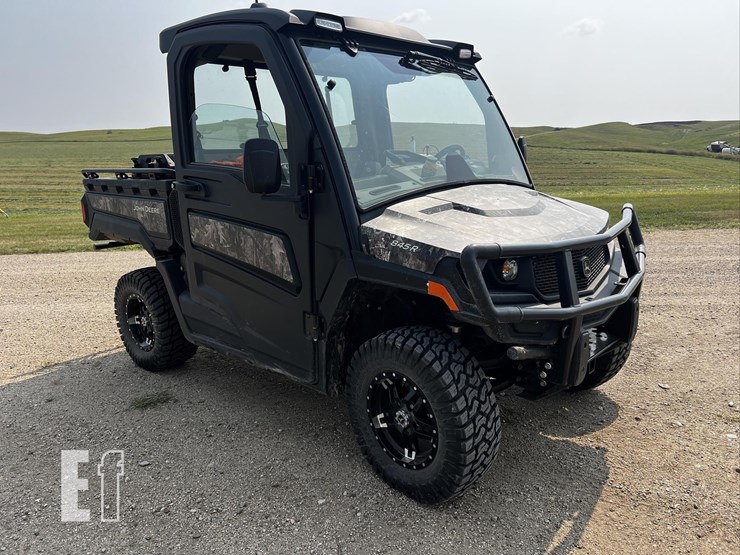 2025-john-deere-gator-xuv-835r-image-3