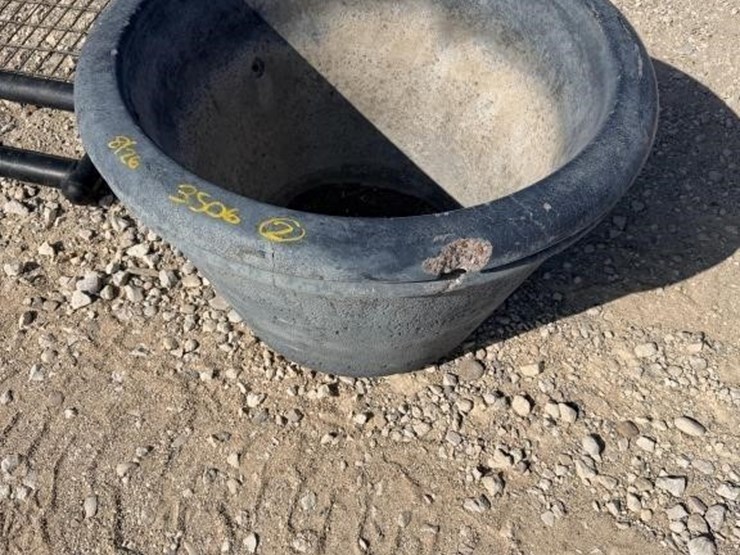 l3---concrete-planters-image-2