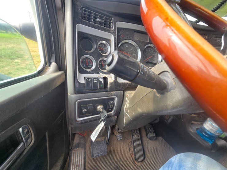 2011-kenworth-t660-image-85