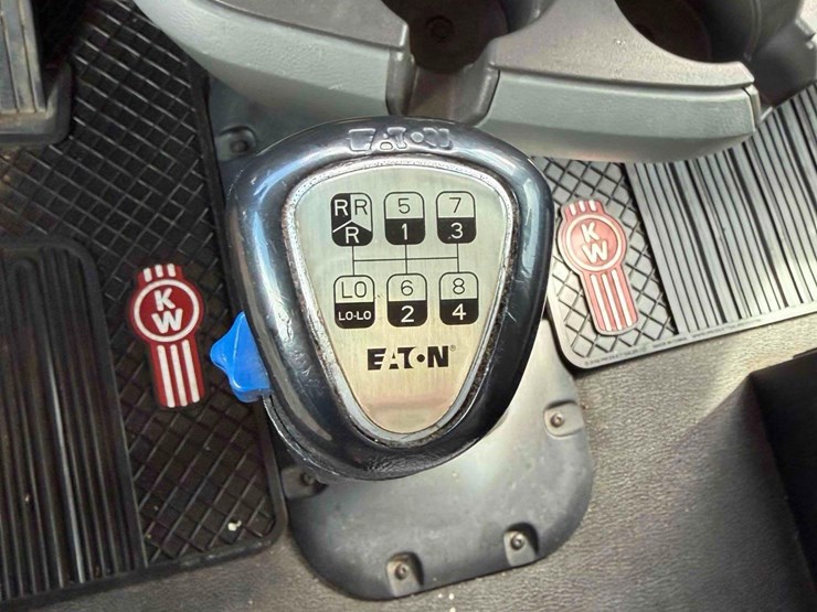 2019-kenworth-t880-image-25