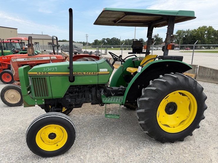 1997-john-deere-5200-image-3