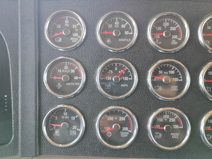 2023-peterbilt-389-image-55
