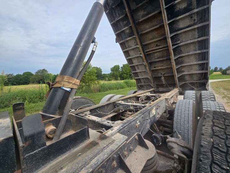 2011-kenworth-t660-image-44