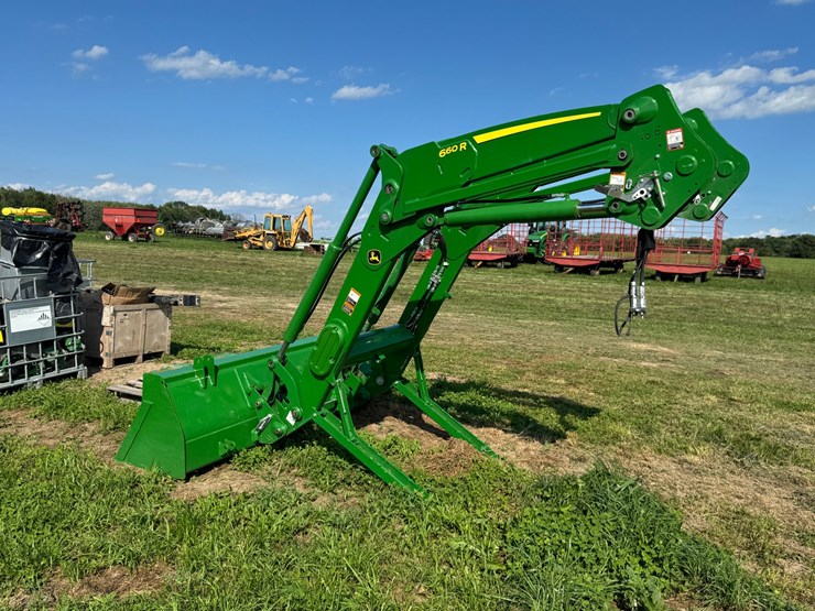 #4013-•-john-deere-660sl-loader-with-bucket-image-1