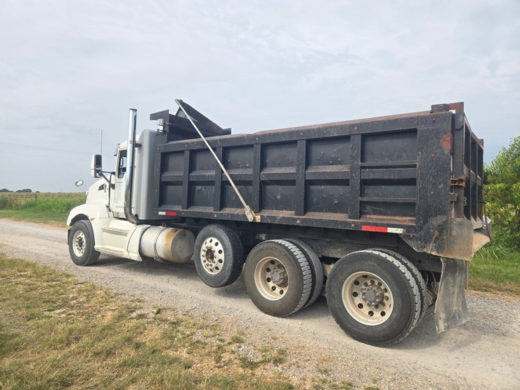 2011-kenworth-t660-image-11