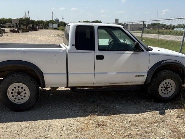 1997-chevrolet-s10-image-1