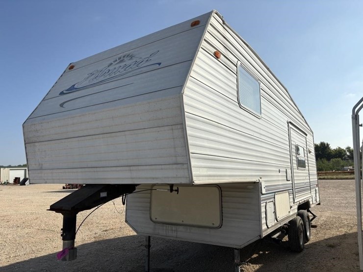 l2--2003-skyl-nomad-camper-image-2