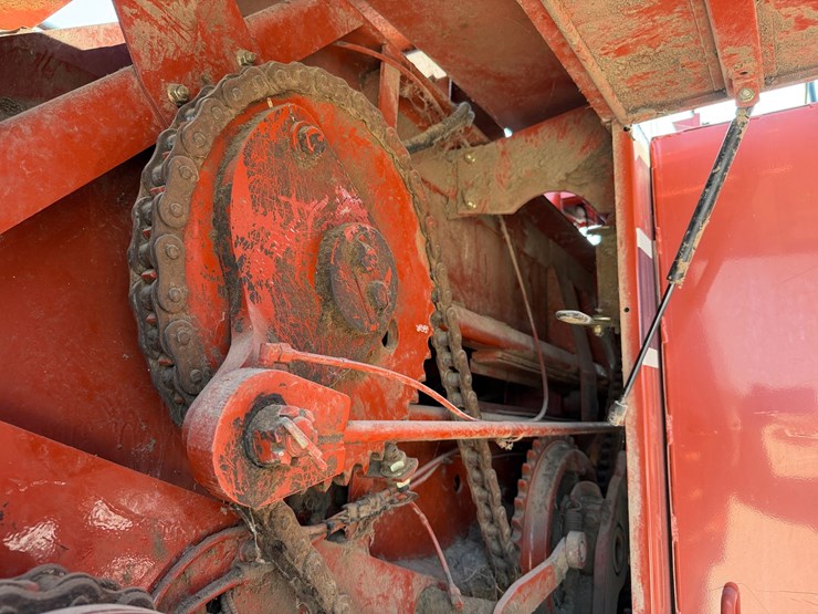 hesston-4790-image-18
