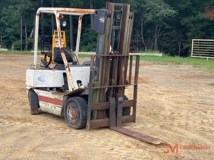 forklift,-sn;-16099a,-meter-reads-11006-hours,-42"-forks,-lp-engine(non-running,-disassembled)-image-1