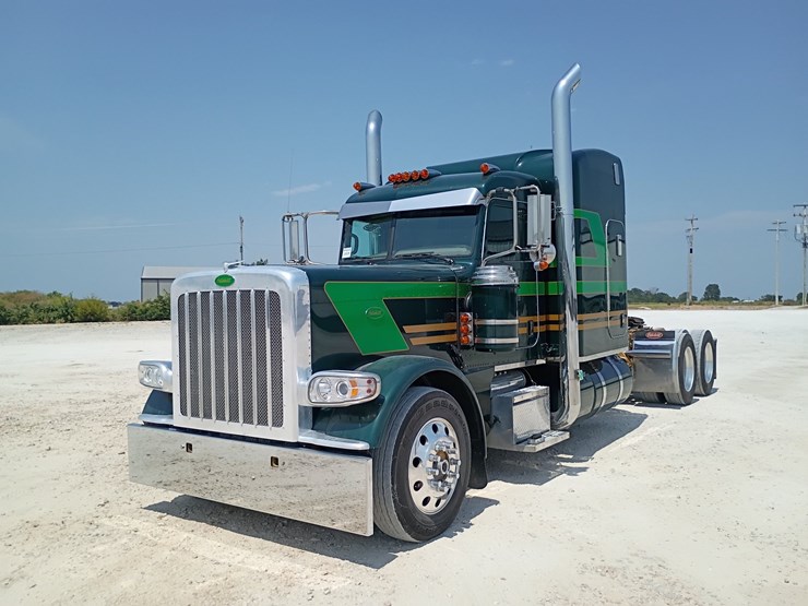 2023-peterbilt-389-image-1