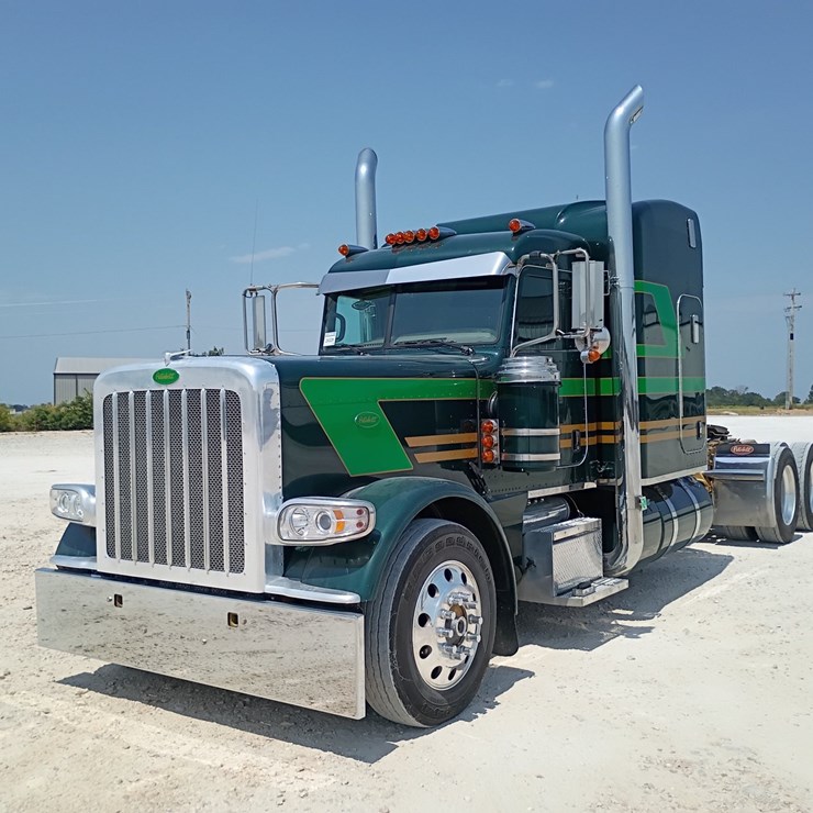 2023 PETERBILT 389
