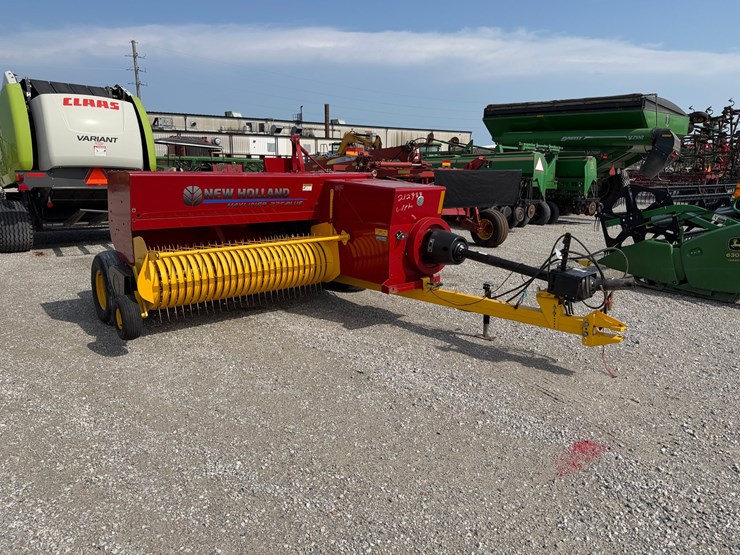 2022-new-holland-275-image-1