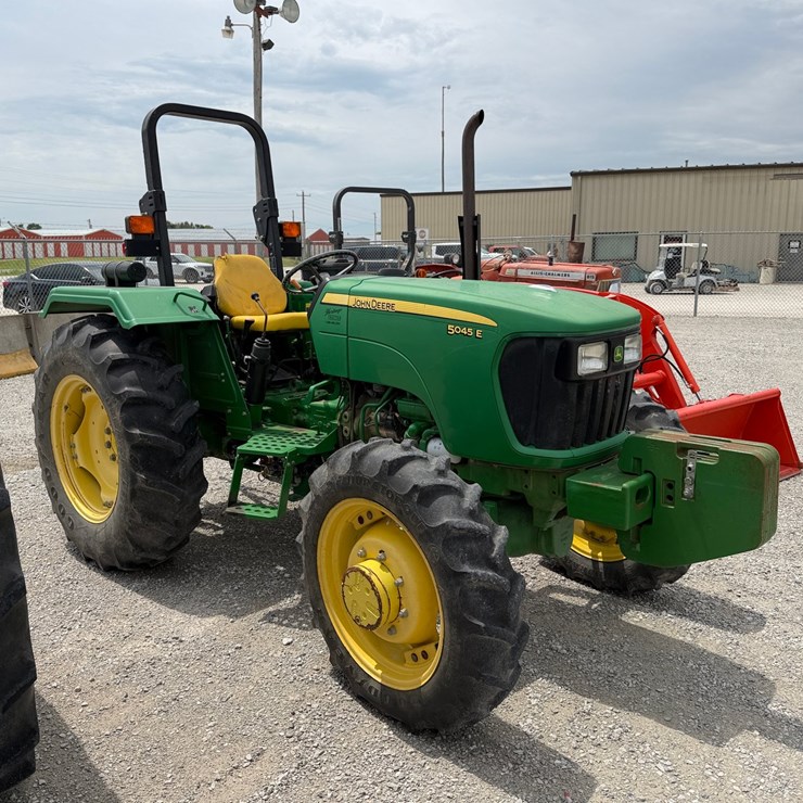 JOHN DEERE 5045E