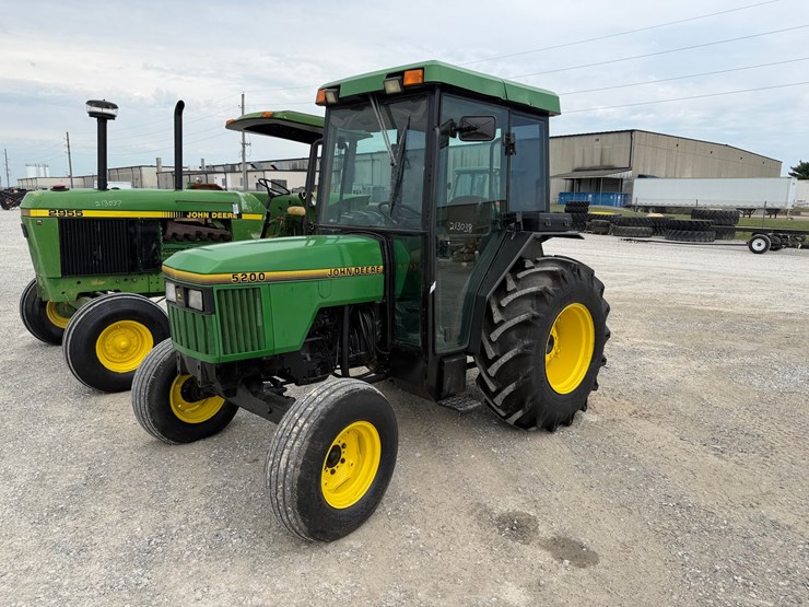 1996-john-deere-5200-image-1