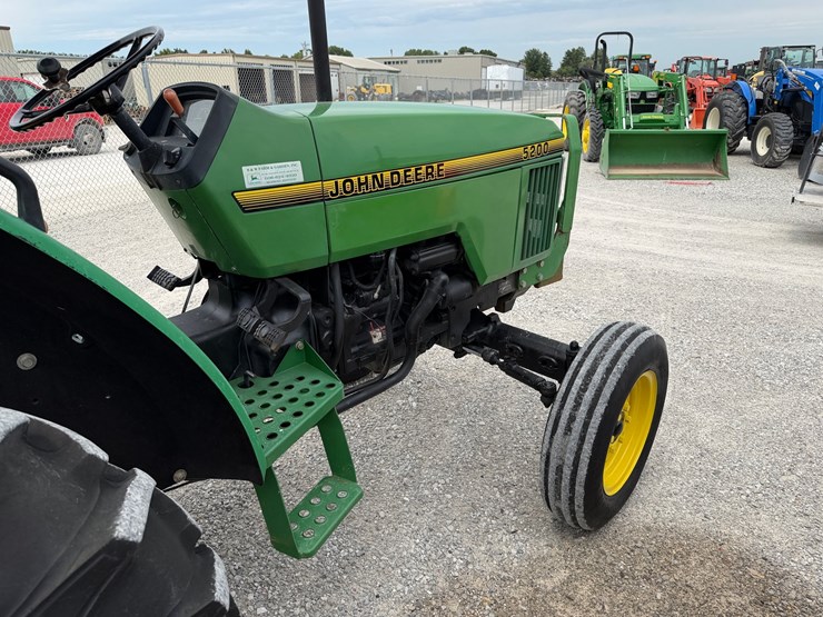 1997-john-deere-5200-image-19