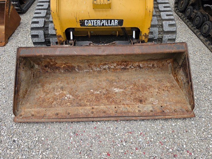 2009-caterpillar-279c-image-3