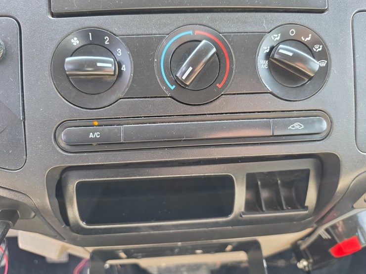 2008-ford-f550-image-37