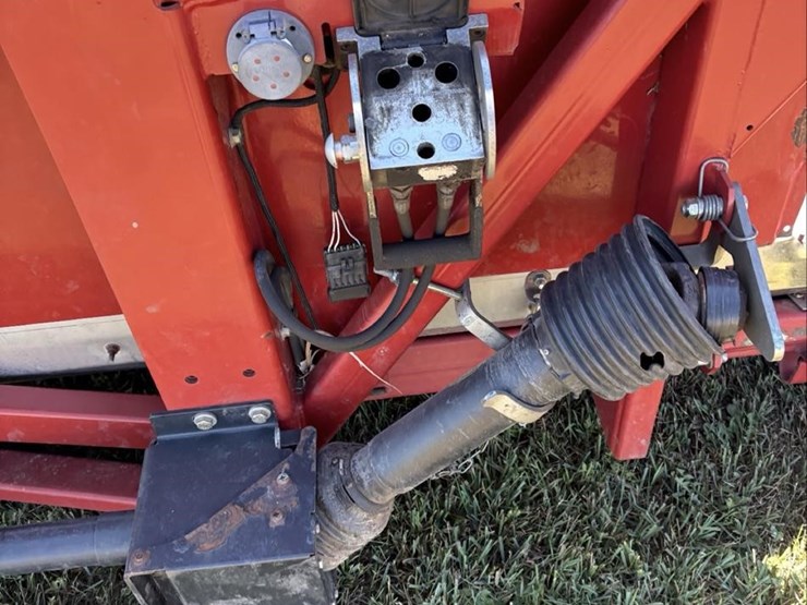 2010-case-ih-3412-image-12