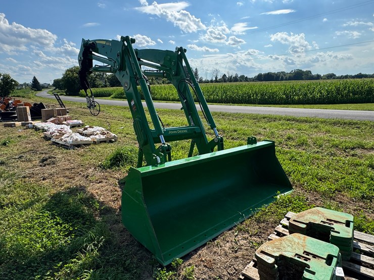 #4013-•-john-deere-660sl-loader-with-bucket-image-5