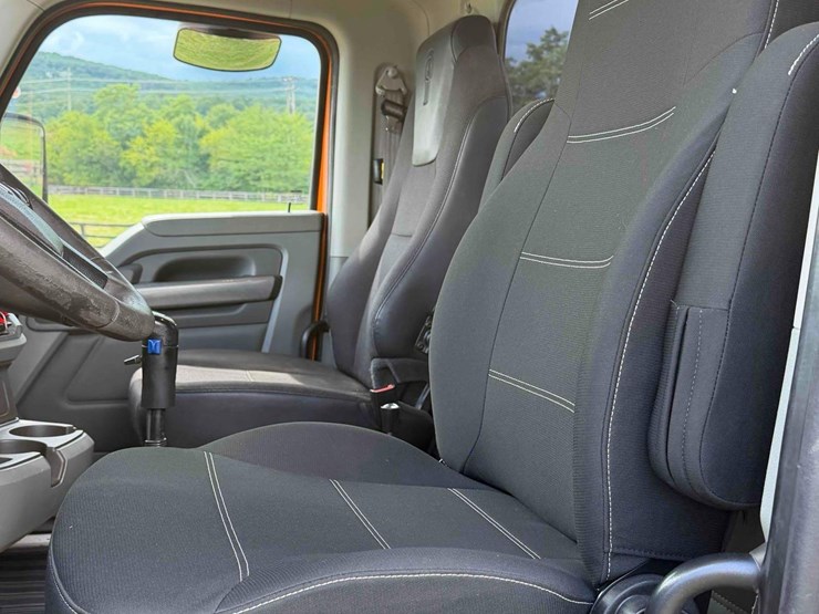 2019-kenworth-t880-image-21