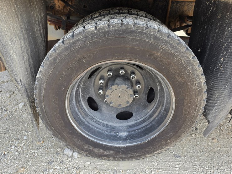 2011-ford-f550-image-60